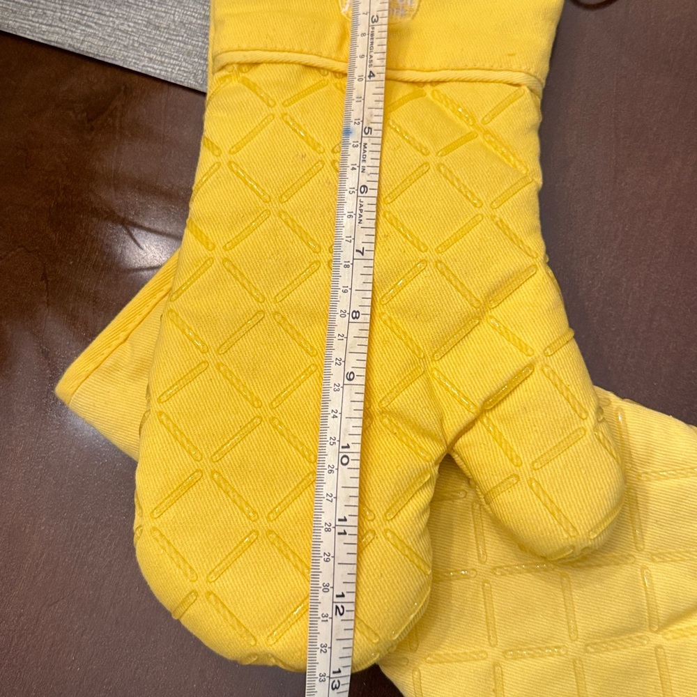 Yellow Quilted Oven Mitts - Picture 5 of 6